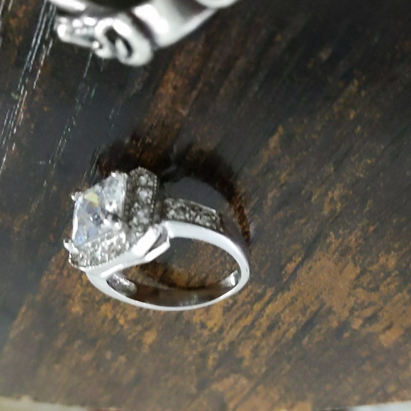 Silver ring - Picture 7 of 9